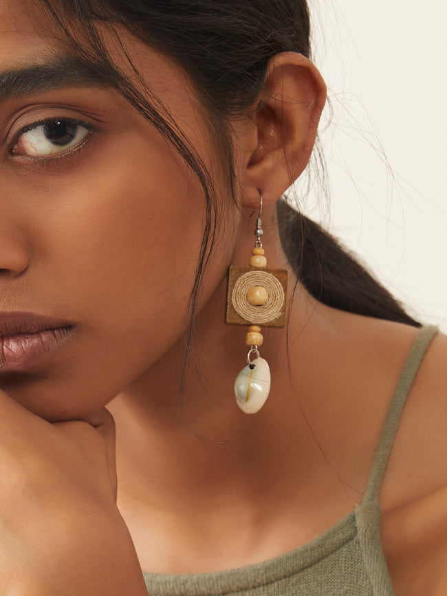 WHE Wood Cowry Earring