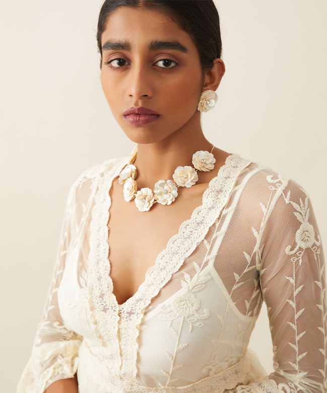 WHE Sea Secrets White 'Floral' Mother of Pearl Necklace